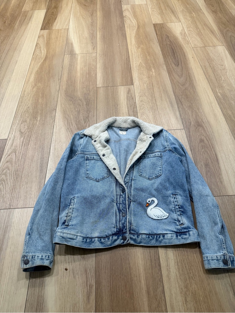 Gap women’s Blue Denim Sherpa-Lined Jacket with Swan Patch
